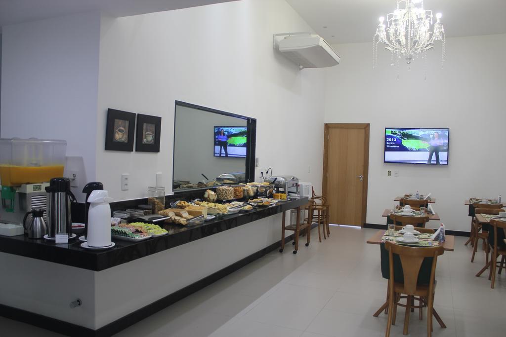Pratti Hotel Лінарес Екстер'єр фото