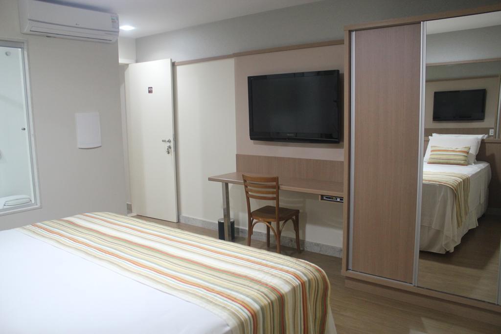 Pratti Hotel Лінарес Екстер'єр фото
